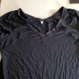 Lululemon Black V Neck Run Shirt; size 8